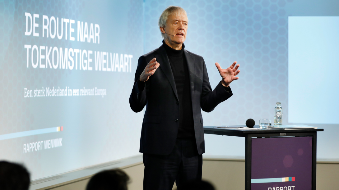 Peter Wennink tijdens de presentatie in Nieuwspoort - fotografie Wiebe Kiestra